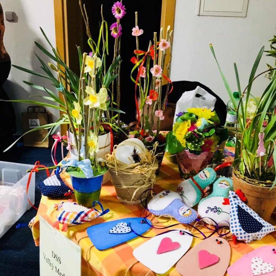 Veľkonočné trhy klientov sociálnych zariadení opäť spríjemnili atmosféru na Úrade TTSK, foto 19