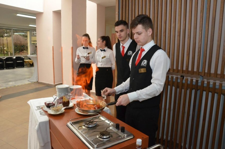 V priestoroch Hotelovej akadémie Ľudovíta Wintera sa opäť bojovalo o pohár, uspeli aj domáci žiaci, foto 2