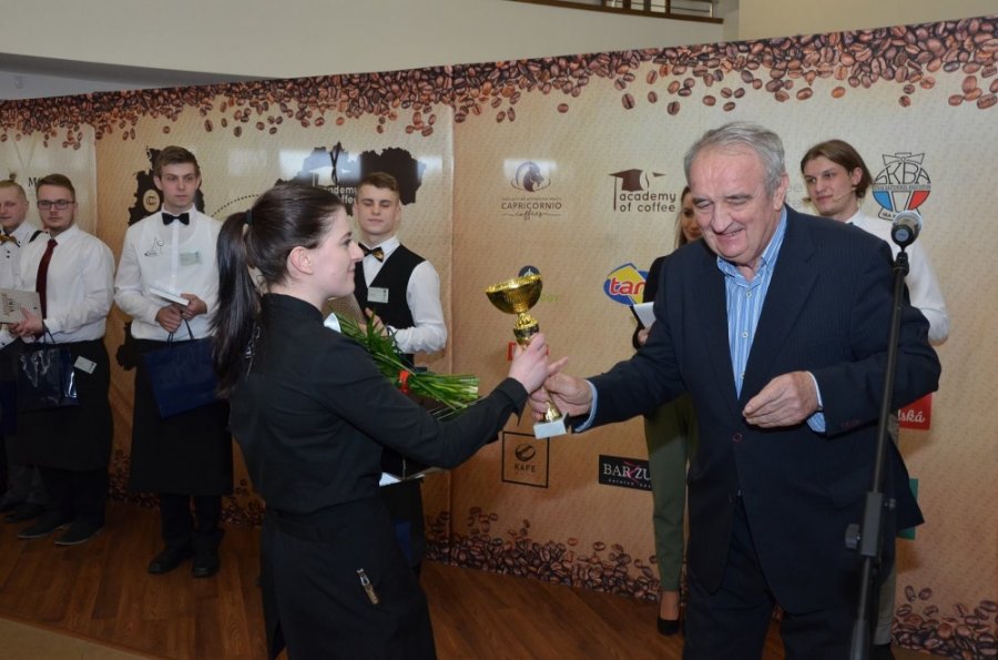 V priestoroch Hotelovej akadémie Ľudovíta Wintera sa opäť bojovalo o pohár, uspeli aj domáci žiaci, foto 7