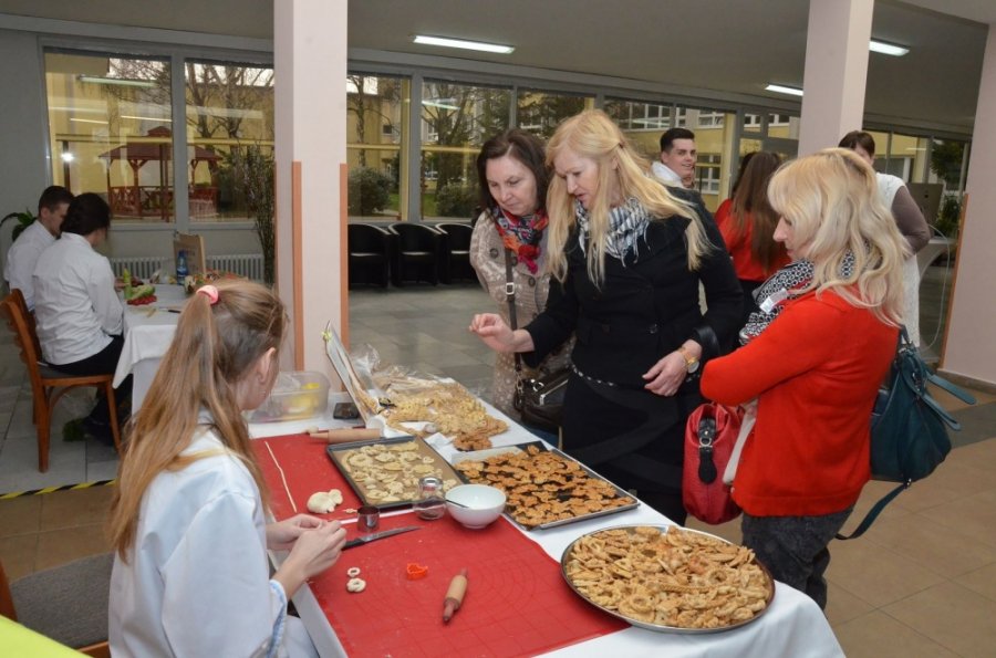 V priestoroch Hotelovej akadémie Ľudovíta Wintera sa opäť bojovalo o pohár, uspeli aj domáci žiaci, foto 12