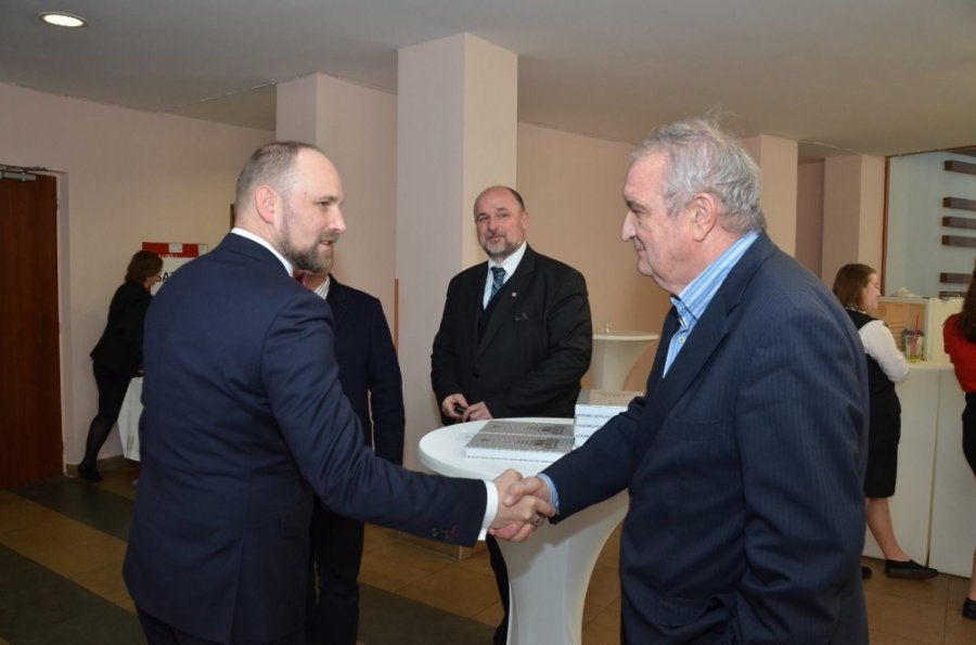 V priestoroch Hotelovej akadémie Ľudovíta Wintera sa opäť bojovalo o pohár, uspeli aj domáci žiaci, foto 15