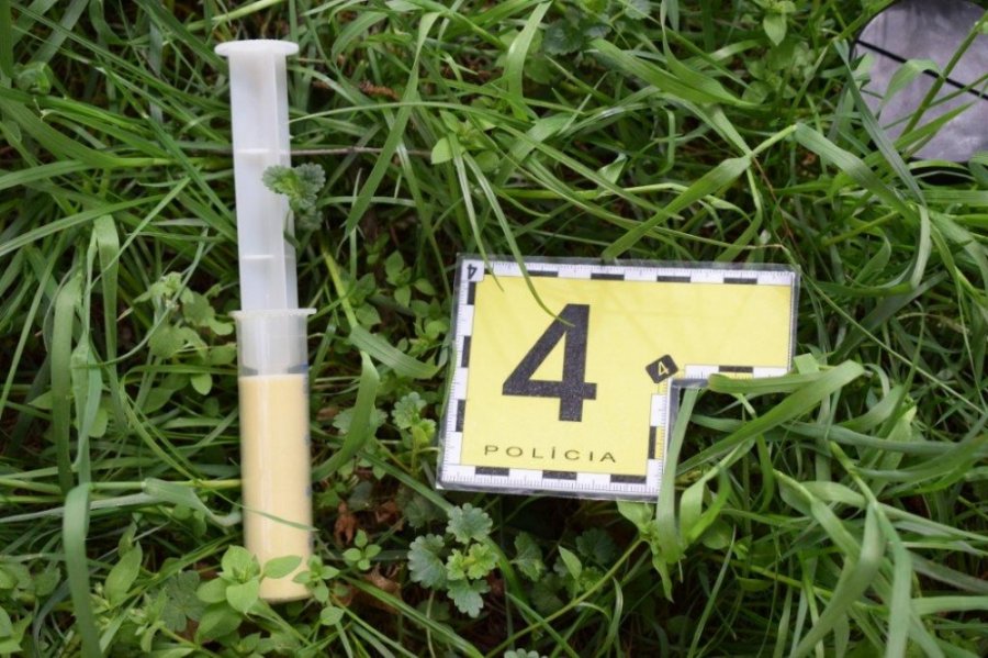 30-ročný trnavčan mal pripravovať a predávať drogy, policajti mu našli najmenej 115 dávok pervitínu, foto 3