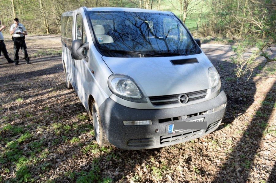 V CKO sú motorky a autá zakázané, trnavskí policajti v Malých Karpatoch zadržali až 10 vodičov, foto 1