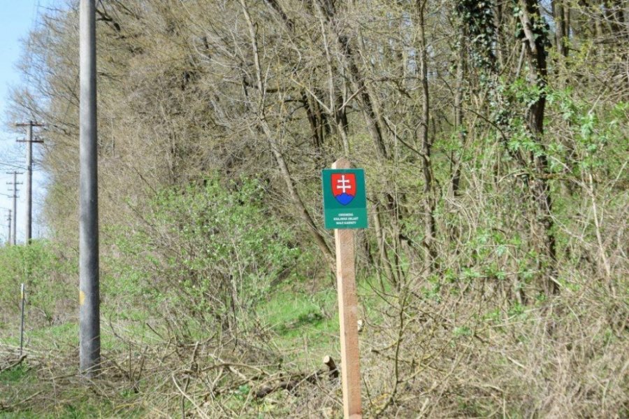 V CKO sú motorky a autá zakázané, trnavskí policajti v Malých Karpatoch zadržali až 10 vodičov, foto 10