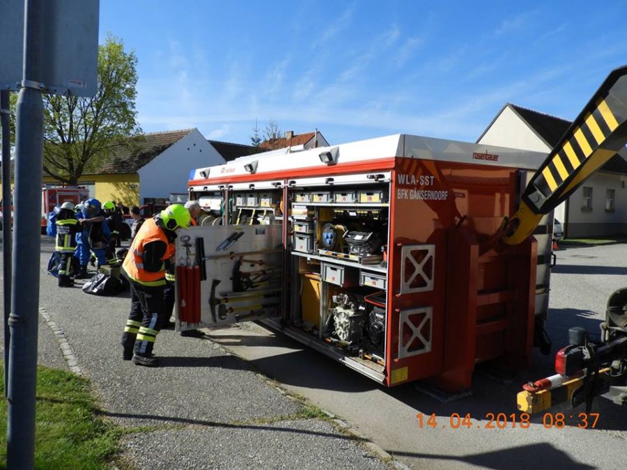 Hasiči z Trnavy a Kútov boli na medzinárodnom cvičení zásahov pri škodlivých látkach v Rakúsku, foto 7