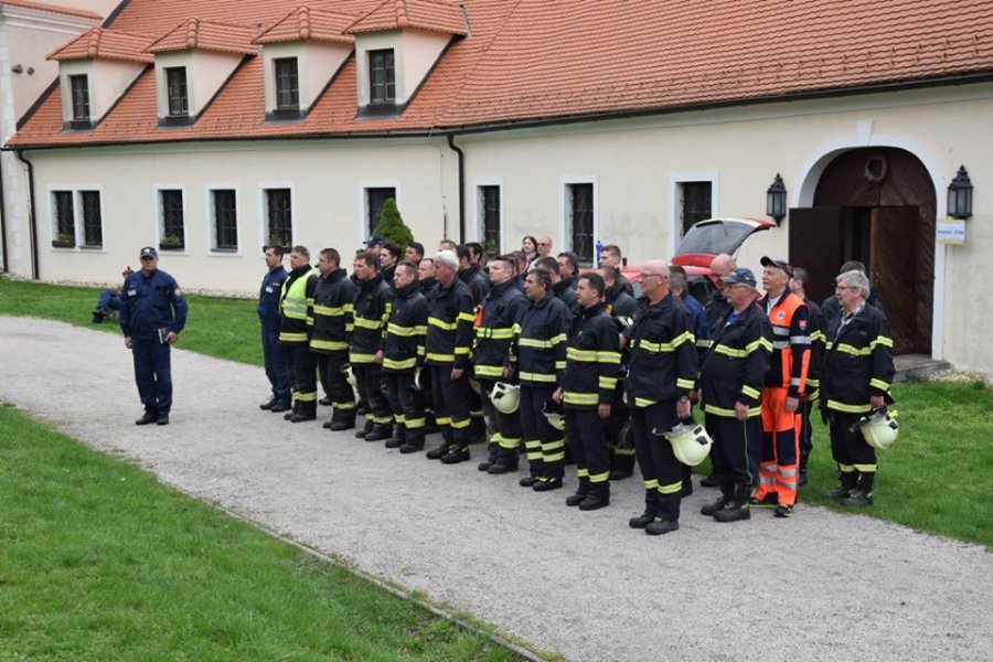 Profesionálni aj dobrovoľní hasiči z Trnavského kraja sa cvičili na hrade Červený Kameň, foto 16