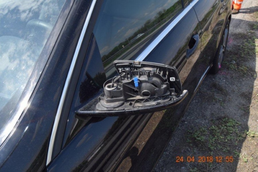 Na R1 pri Seredi sa zrazili 3 autá, nehodu spôsobil 83-vodič zo Šale, ktorý jazdil v protismere, foto 2