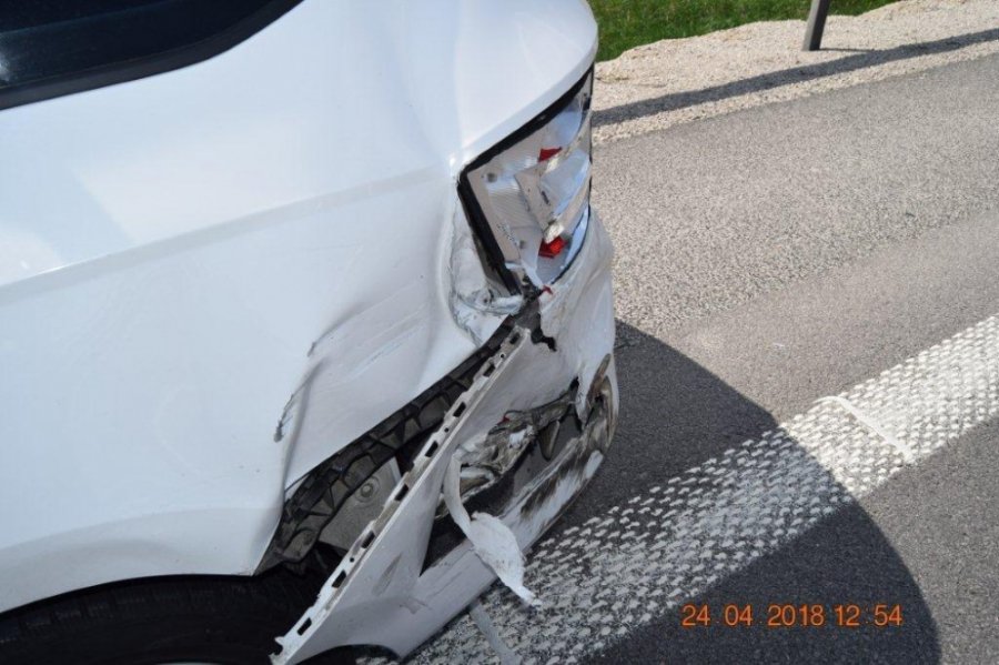Na R1 pri Seredi sa zrazili 3 autá, nehodu spôsobil 83-vodič zo Šale, ktorý jazdil v protismere, foto 3