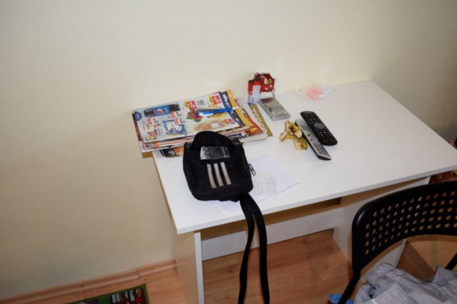 Po Trnave predával drogy - polícia počas akcie v byte na Prednádraží zadržala 36-ročného muža, foto 6