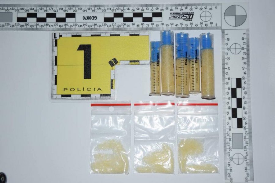 Pri Zavare a Majcichove prebehlo odovzdávanie drog, obchod prekazila NAKA a policajti z KR PZ Trnava, foto 2