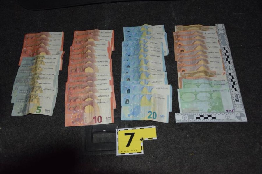 Pri Zavare a Majcichove prebehlo odovzdávanie drog, obchod prekazila NAKA a policajti z KR PZ Trnava, foto 6