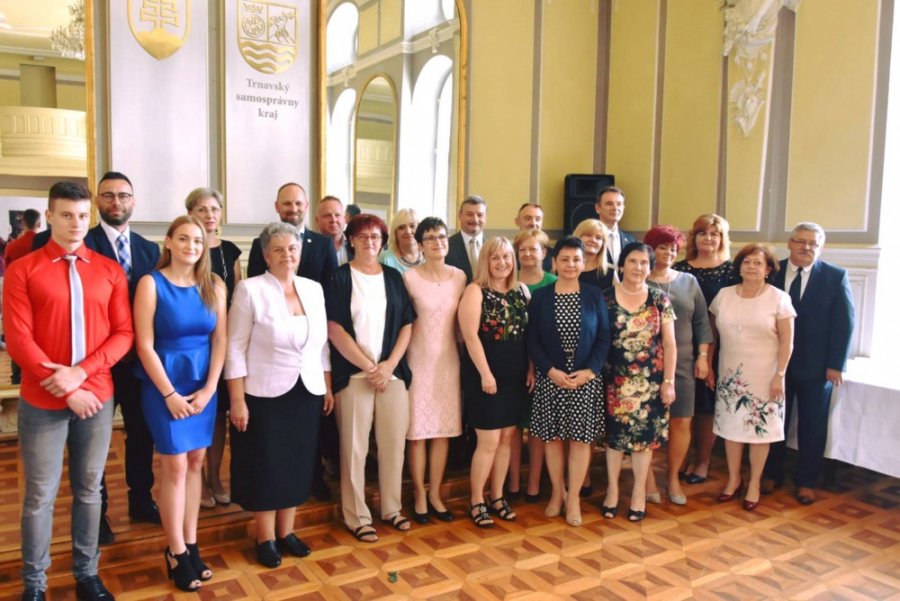 Predstavitelia Trnavského kraja ocenili osobnosti a kolektívy z oblasti zdravotníctva, foto 2