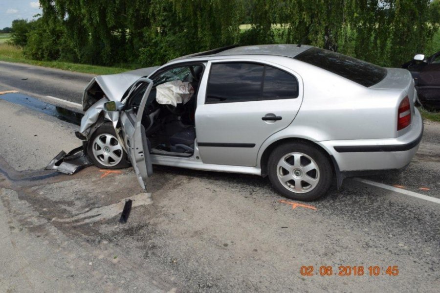 12 dopravných nehôd,C 14 zranených, 2 zadržané vodičské preukazy - to je bilancia víkendu na cestách, foto 1