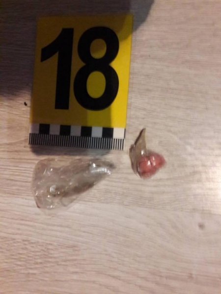 NAKA zasahovala v Brestovanoch aj v Trnave, zadržali ďalšie drogy, foto 3