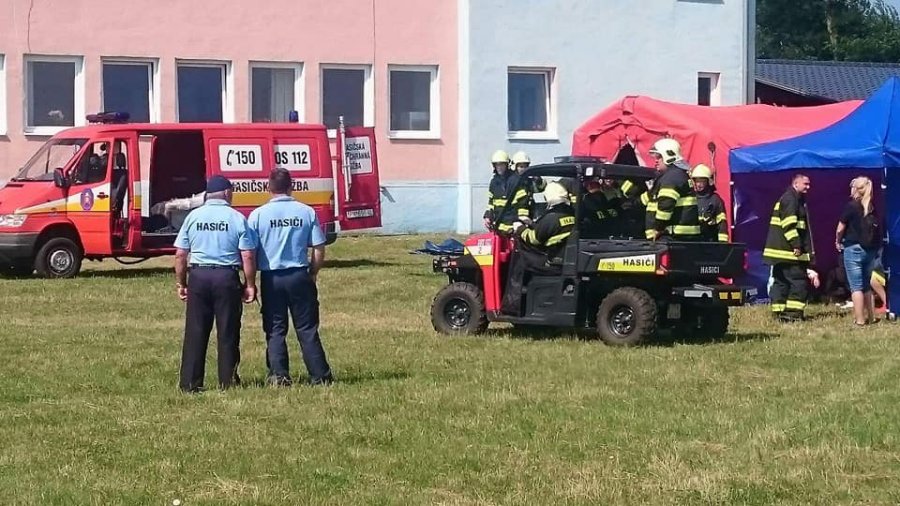 Na letisku v obci Boleráz sa konalo cvičenie hasičov, ktorí trénovali zásah pri páde lietadla, foto 2