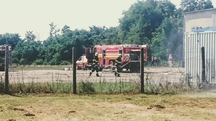Na letisku v obci Boleráz sa konalo cvičenie hasičov, ktorí trénovali zásah pri páde lietadla, foto 4