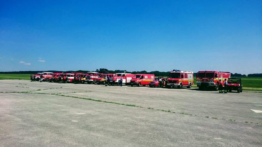 Na letisku v obci Boleráz sa konalo cvičenie hasičov, ktorí trénovali zásah pri páde lietadla, foto 6