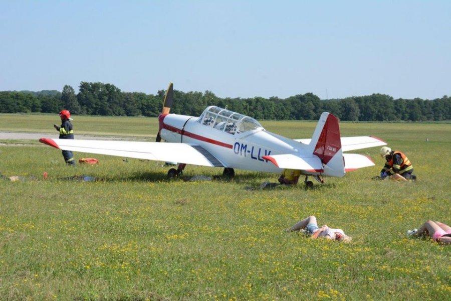 Na letisku v obci Boleráz sa konalo cvičenie hasičov, ktorí trénovali zásah pri páde lietadla, foto 11