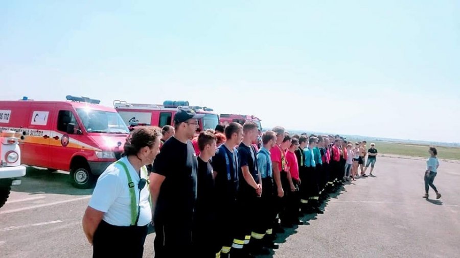 Na letisku v obci Boleráz sa konalo cvičenie hasičov, ktorí trénovali zásah pri páde lietadla, foto 8