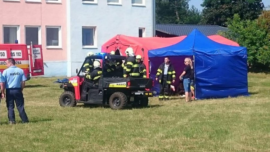 Na letisku v obci Boleráz sa konalo cvičenie hasičov, ktorí trénovali zásah pri páde lietadla, foto 9