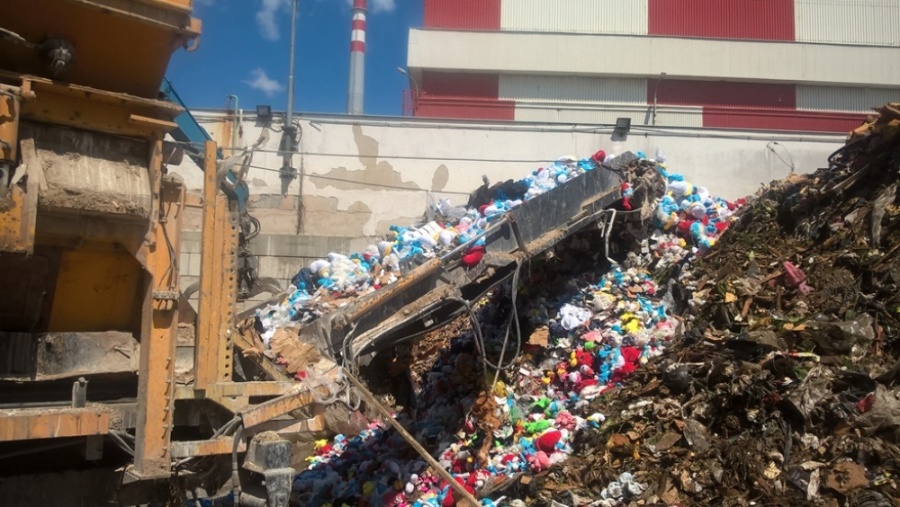 Colníci opäť likvidovali tovar, na trhu by majiteľom ochrannej známky spôsobili škodu 700 000 eur, foto 6