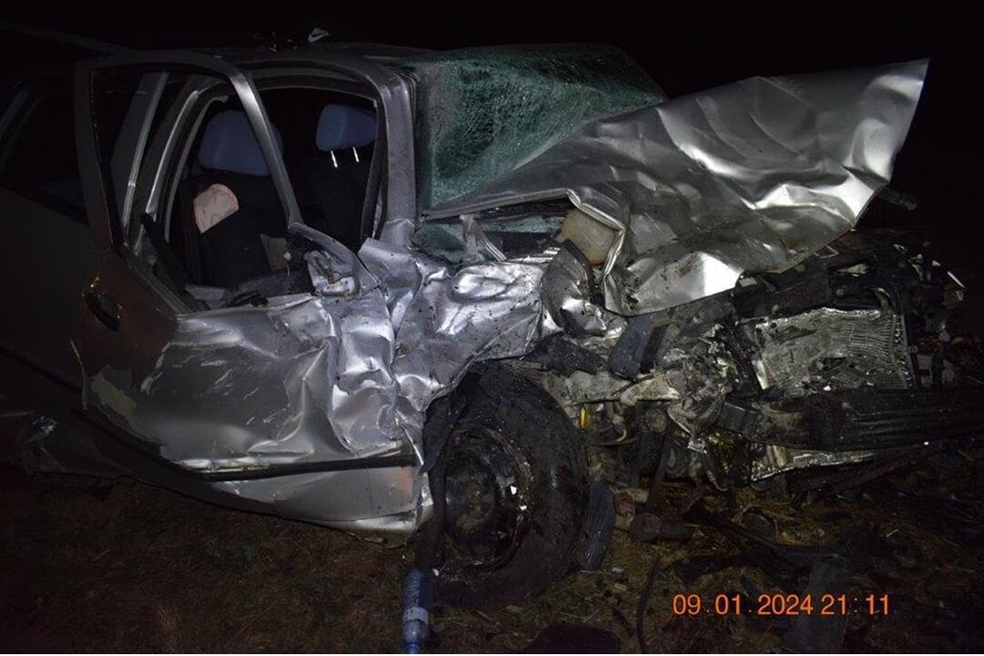 FOTO: Čelná zrážka dvoch áut pri Trnave. Mladý vodič má ťažké zranenia, foto 3