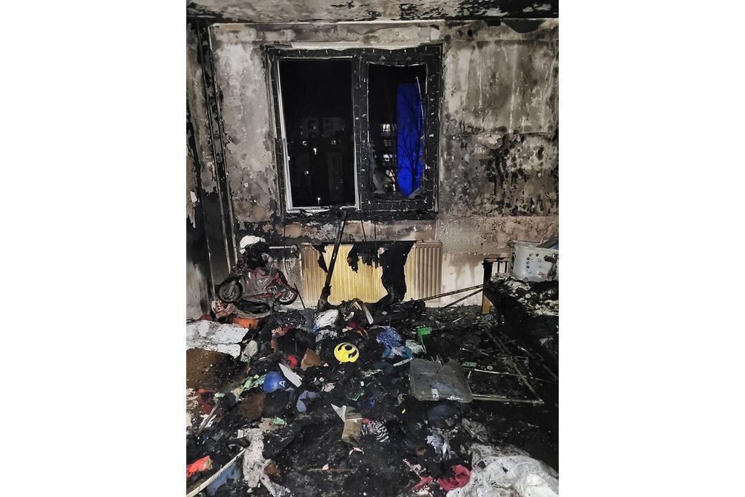 FOTO: Mladý muž mal podpáliť byt v Hlohovci, foto 1