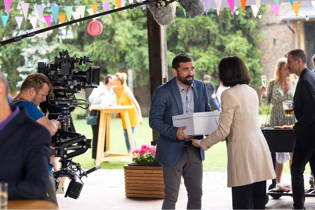 FOTO: Pozrite si zábery z nového seriálu Zrada. Nakrúcal sa aj v Trnave, foto 1