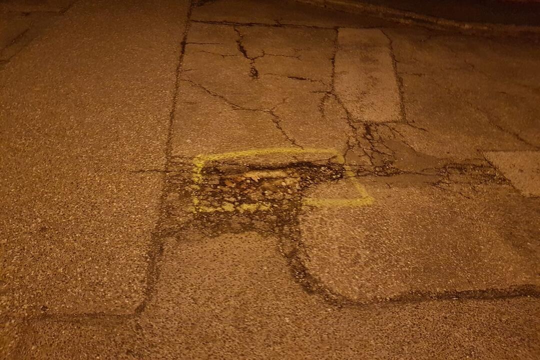 FOTO: Obyvatelia sú pobúrení. Piešťanské cesty vyzerajú ako tankodróm, foto 3