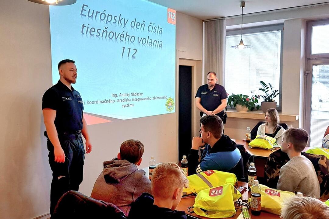 FOTO: Trnavskí policajti navštívili deti na základnej škole, foto 3