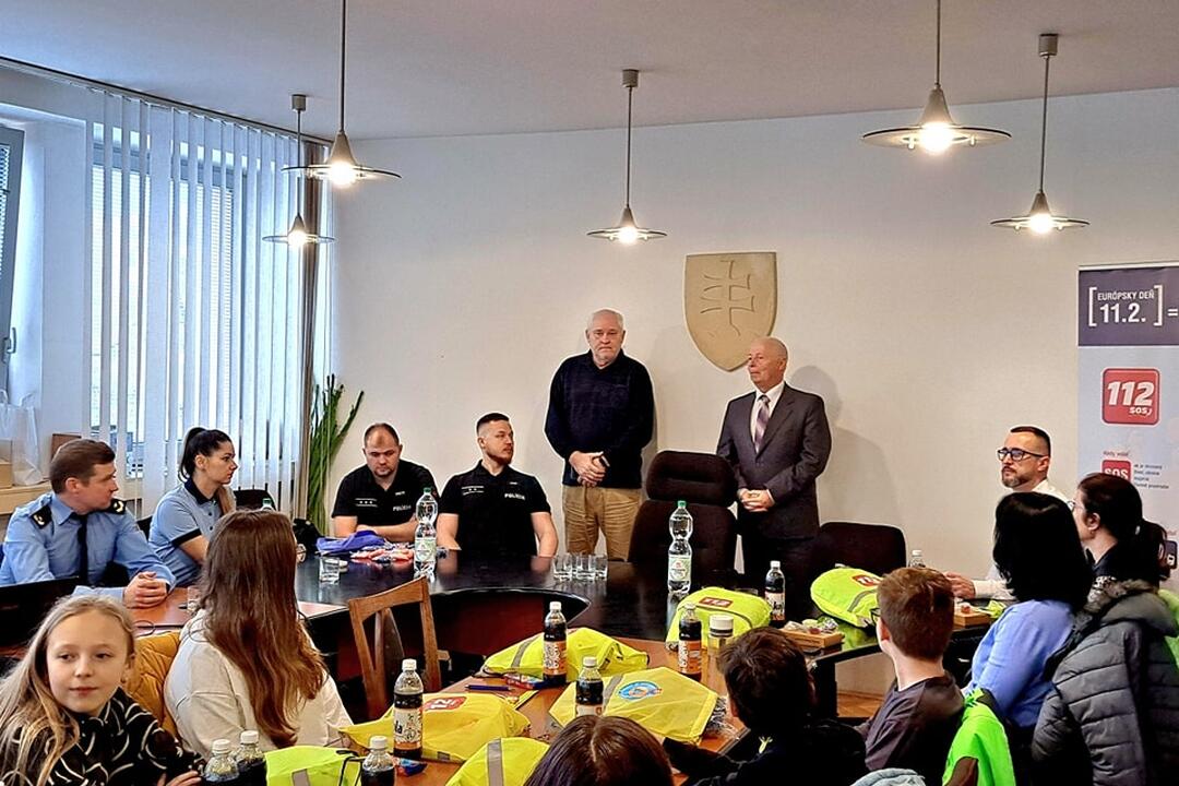 FOTO: Trnavskí policajti navštívili deti na základnej škole, foto 4