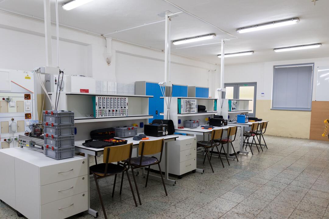 FOTO: Trnavský samosprávny kraj zmodernizoval školy v Hlohovci a Piešťanoch, foto 2