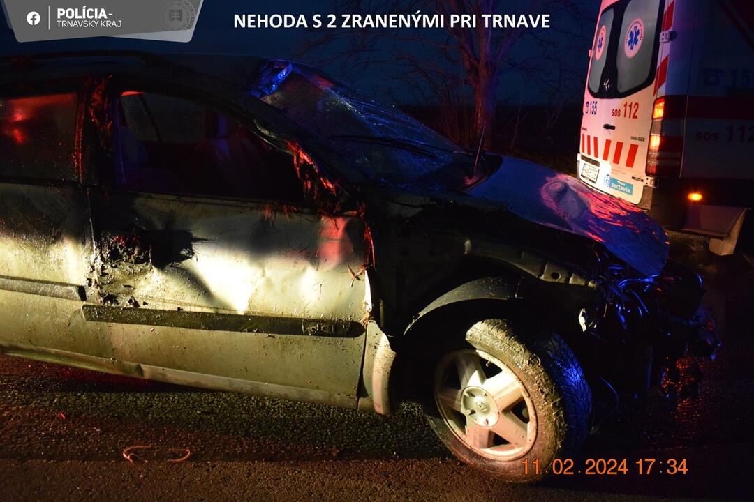FOTO: Trnavskí policajti cez víkend zasahovali až pri desiatich nehodách, foto 2