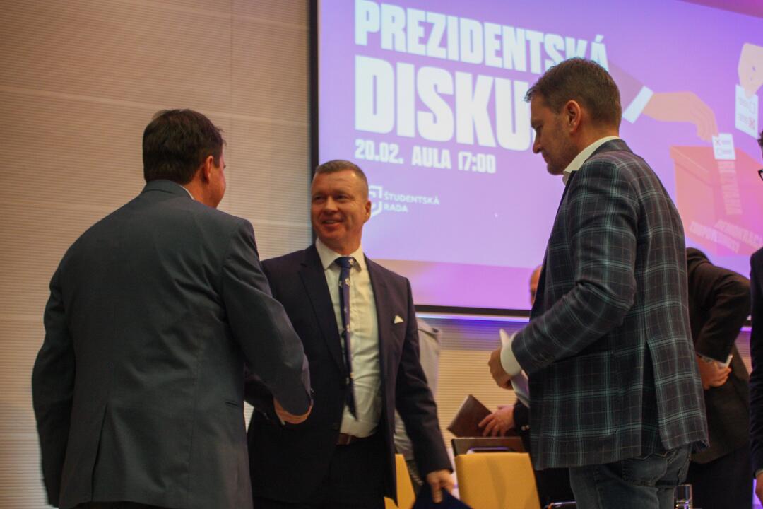 FOTO: V Trnave sa konala jedna z prvých prezidentských debát. Zorganizovali ju študenti, foto 3