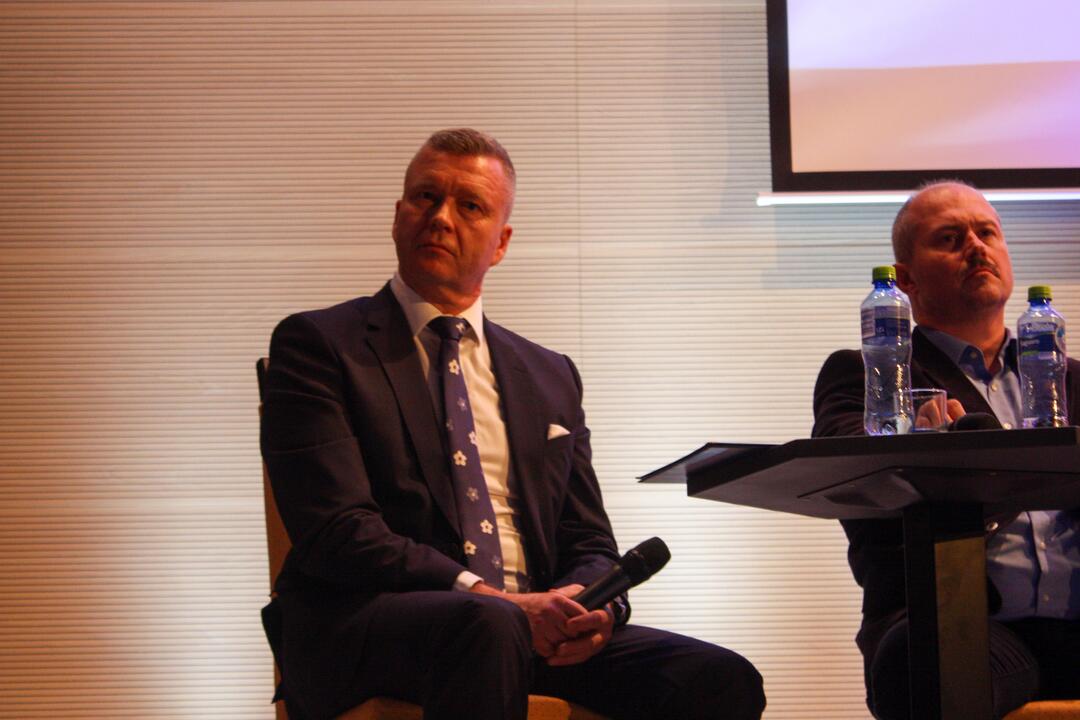 FOTO: V Trnave sa konala jedna z prvých prezidentských debát. Zorganizovali ju študenti, foto 5