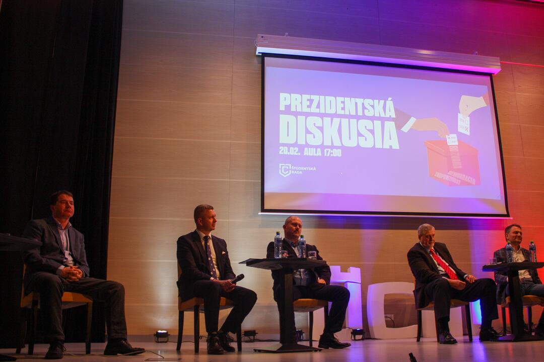 FOTO: V Trnave sa konala jedna z prvých prezidentských debát. Zorganizovali ju študenti, foto 6