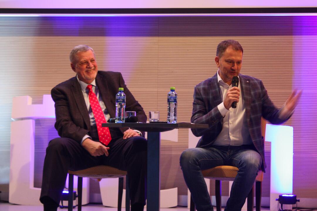 FOTO: V Trnave sa konala jedna z prvých prezidentských debát. Zorganizovali ju študenti, foto 7