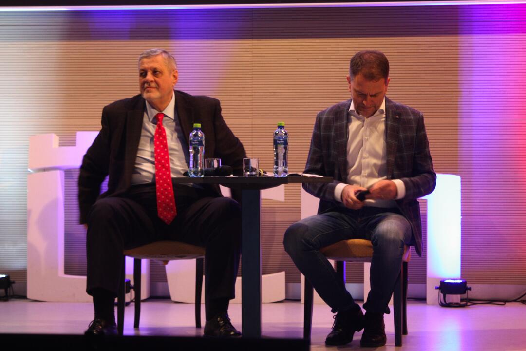 FOTO: V Trnave sa konala jedna z prvých prezidentských debát. Zorganizovali ju študenti, foto 10