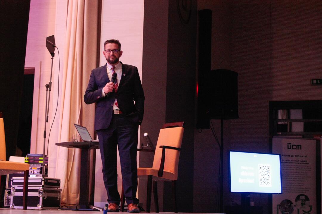 FOTO: V Trnave sa konala jedna z prvých prezidentských debát. Zorganizovali ju študenti, foto 12