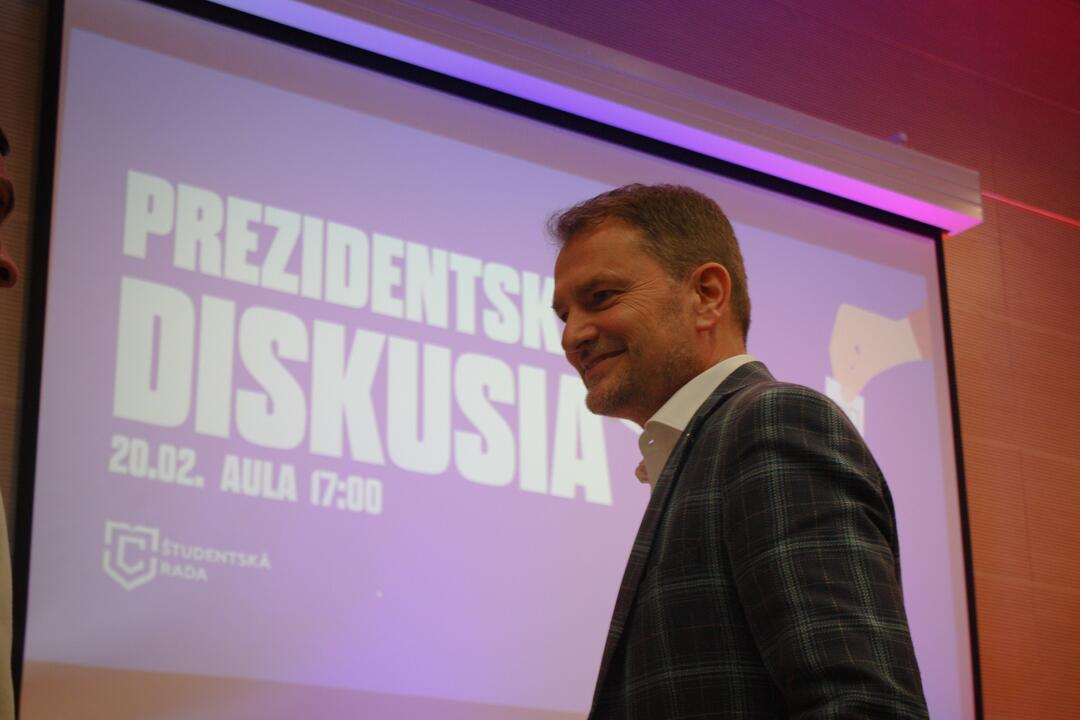 FOTO: V Trnave sa konala jedna z prvých prezidentských debát. Zorganizovali ju študenti, foto 14