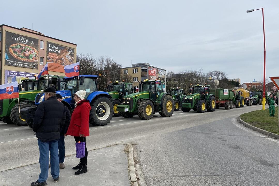 FOTO: Farmárske protesty v Trnave blokujú dopravu, foto 4