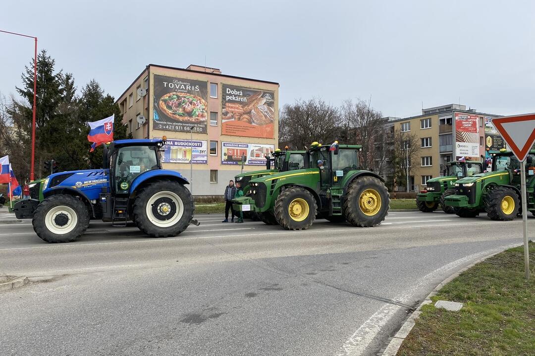 FOTO: Farmárske protesty v Trnave blokujú dopravu, foto 5