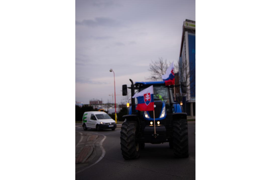 FOTO: Farmárske protesty v Trnave blokujú dopravu, foto 10