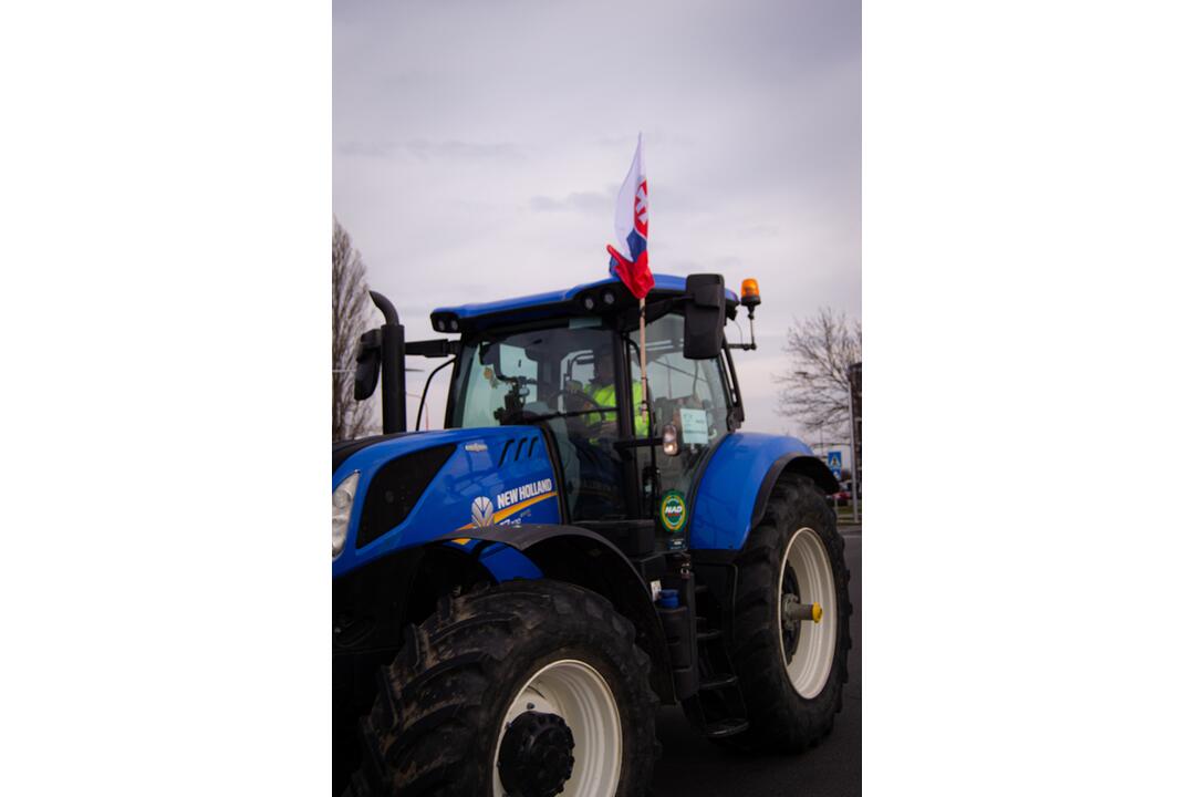 FOTO: Farmárske protesty v Trnave blokujú dopravu, foto 11