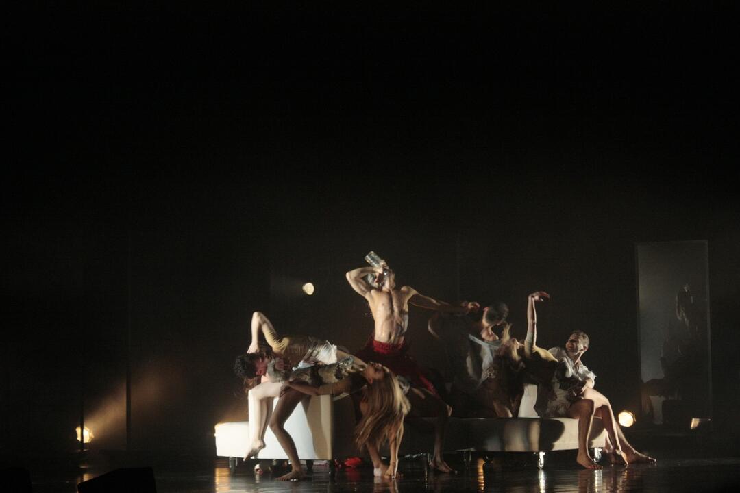 FOTO: Ján Ďurovčík mal v Trnave premiéru moderného baletu Amadeus, foto 8