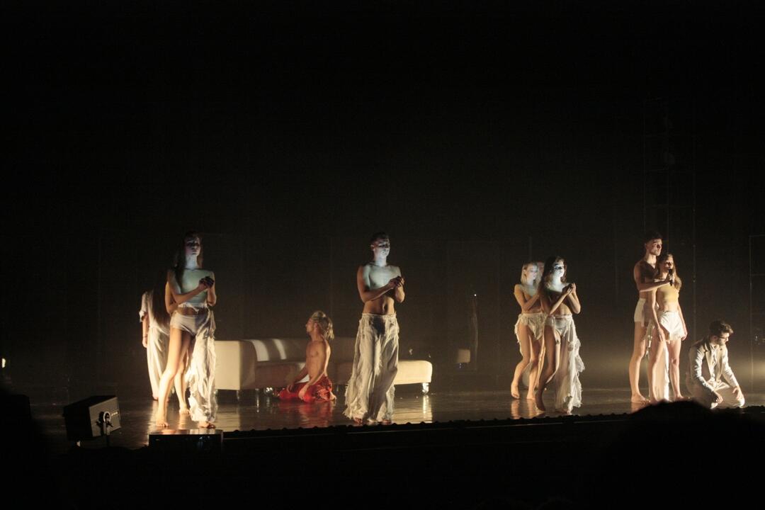 FOTO: Ján Ďurovčík mal v Trnave premiéru moderného baletu Amadeus, foto 14