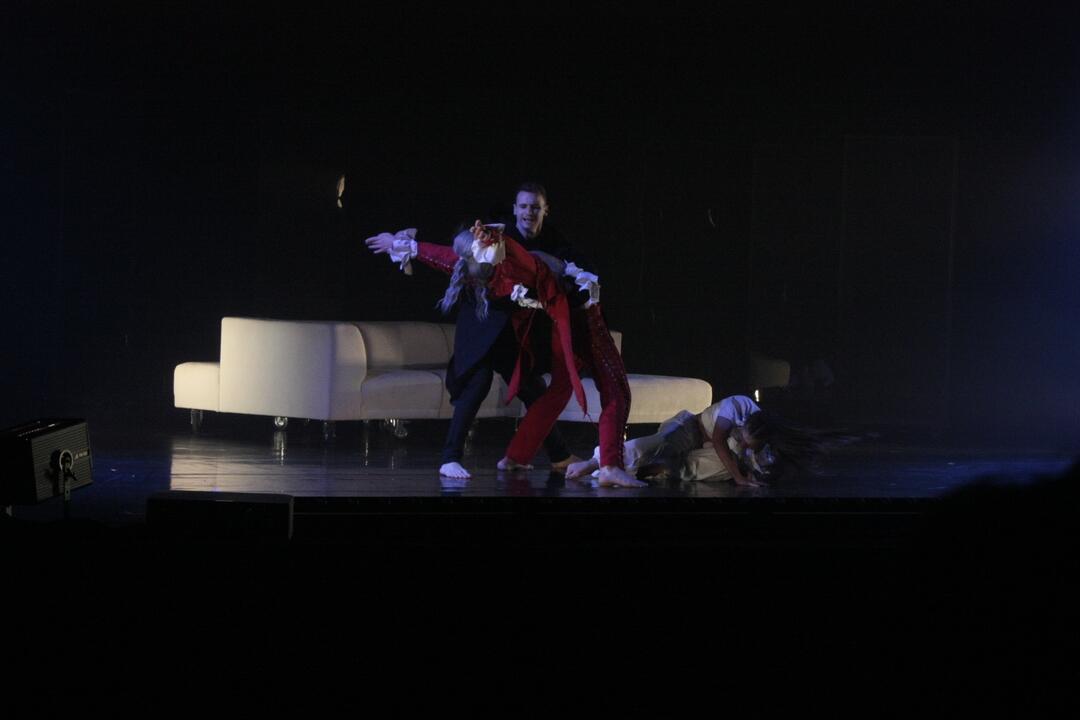 FOTO: Ján Ďurovčík mal v Trnave premiéru moderného baletu Amadeus, foto 20