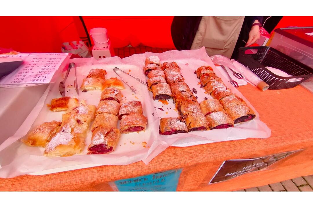 FOTO: Medzinárodný klobásový festival v Sládkovičove je v plnom prúde, foto 3