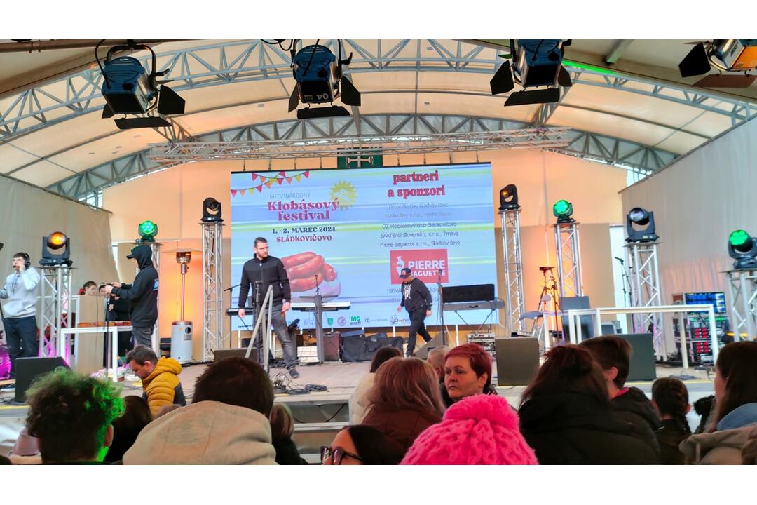 FOTO: Medzinárodný klobásový festival v Sládkovičove je v plnom prúde, foto 6