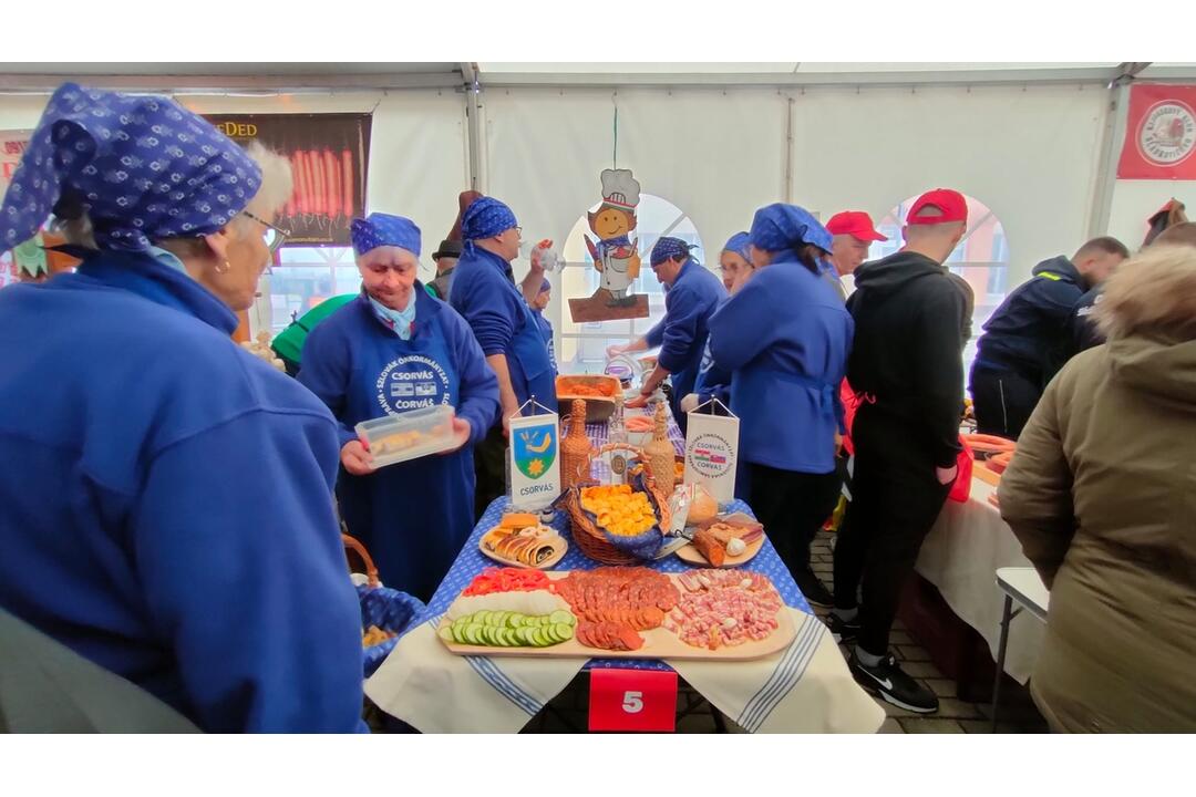 FOTO: Medzinárodný klobásový festival v Sládkovičove je v plnom prúde, foto 11